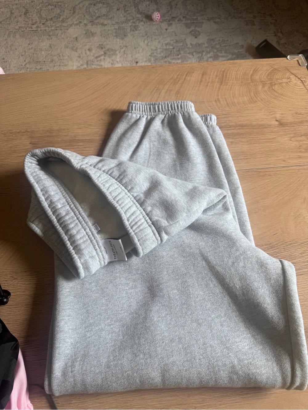 Aritzia Gray Sweatpants with Elastic Cuff - Picture 2 of 3